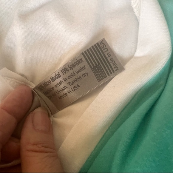 Go Couture Green Blue Ombré V-Neck Pocket T-Shirt women’s size XL New - Picture 6 of 7